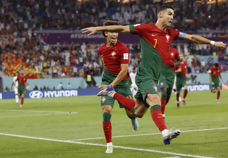 La leggenda di CR7 e la prima volta di Leao. Ma il Portogallo fatica