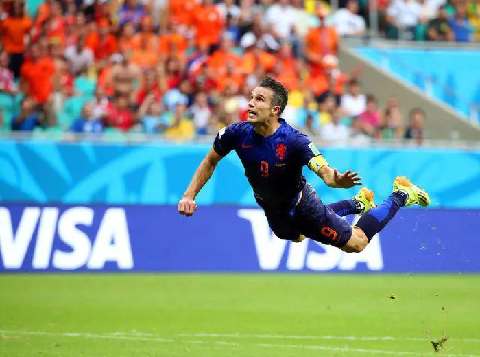 Van Persie prende il volo contro la Spagna