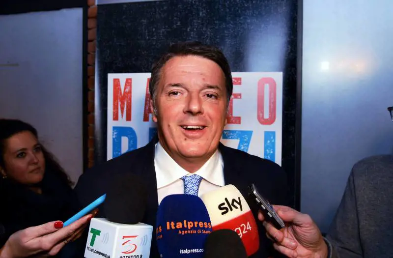 "Così fai un frontale...". Renzi smonta la ricostruzione della testimone dell'Autogrill