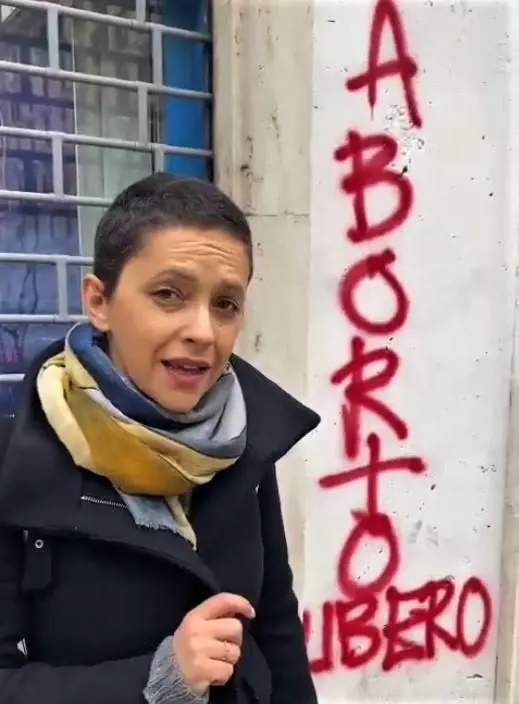 "Attacco violento contro le donne". Femministe vandalizzano sede Pro Vita