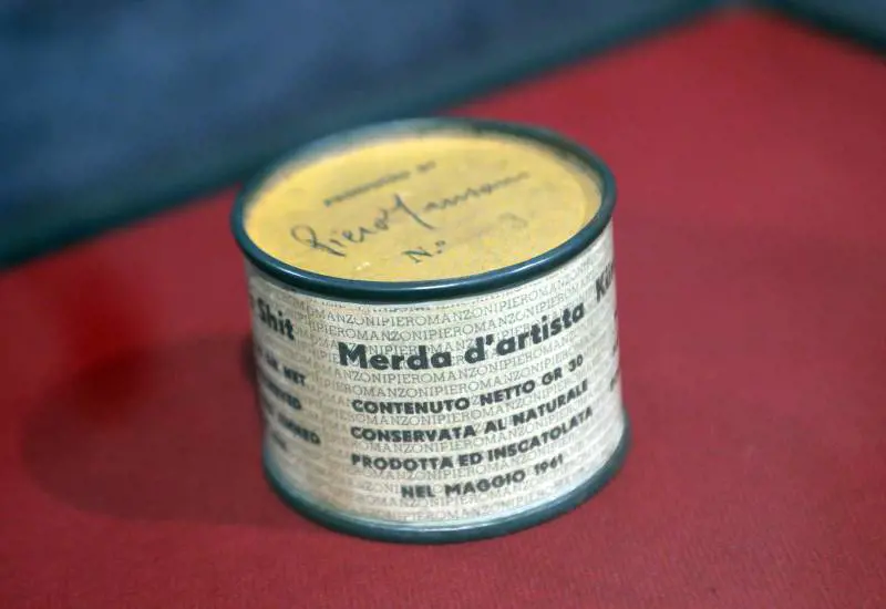 Politi si arrenda: l'arte va ben oltre i suoi gusti