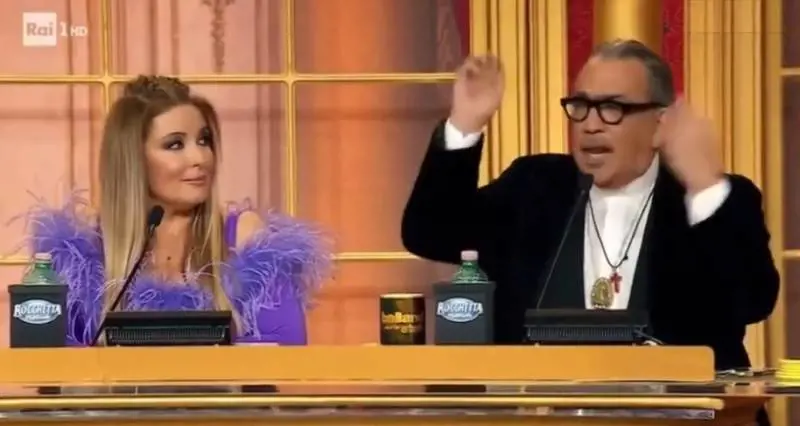 "Squallido", "Scimmia arrabbiata che getta escrementi". Rissa a Ballando tra la Lucarelli e Mariotto