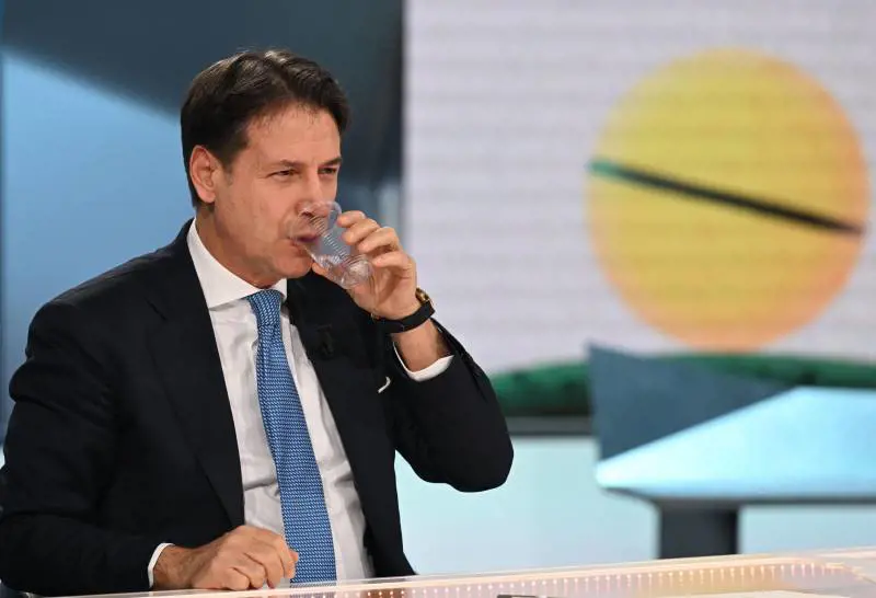 "Non ricordavo il periodo". Ora Conte ritratta sul video dell'incontro Renzi-Mancini