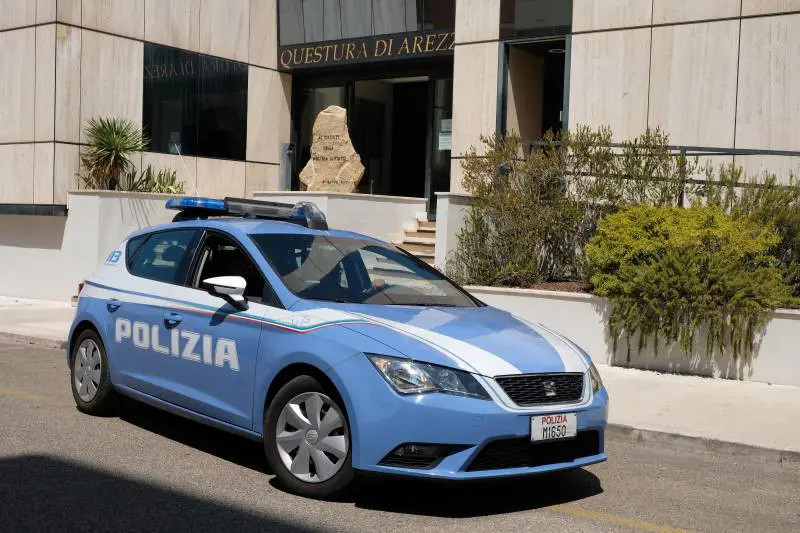 Una volante della polizia ad Arezzo