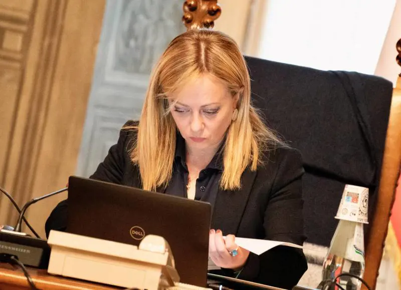 Meloni rompe il tabù del governo Draghi. "Ci hanno lasciato 30 obiettivi del Pnrr da centrare subito"