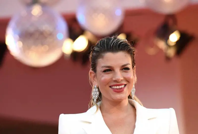 "Per essere madre non serve...". Emma Marrone contro la famiglia tradizionale