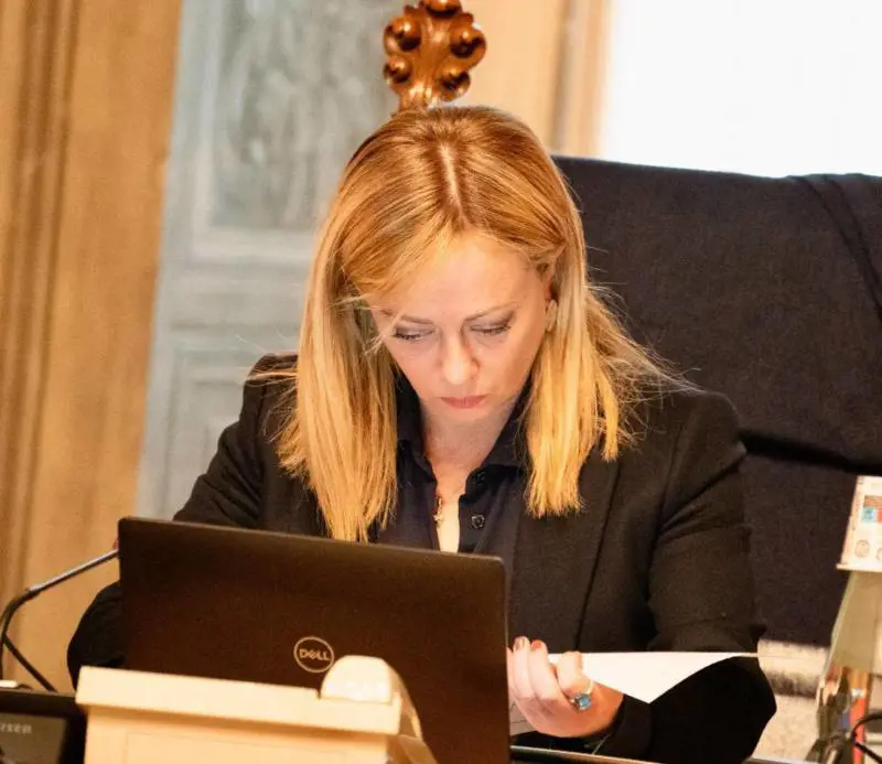 "Non è al di sopra della legge". La lezione della Meloni a Saviano