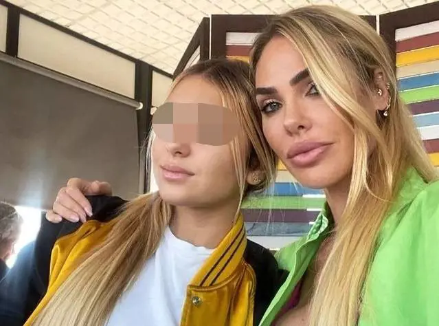 "Avete facce di m...". Chanel Totti si scatena sui ritocchini estetici