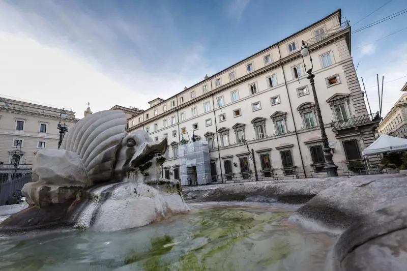 Tetto contante, soglia Pos e voucher: cosa contiene la manovra