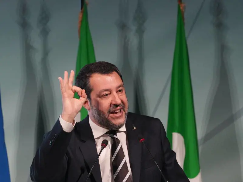 L'ultima follia degli ayatollah dell'accoglienza. Denunce ai politici per crimini contro l'umanità