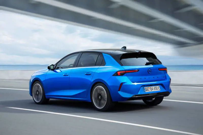 Opel Astra Electric, 400 km di autonomia e debutto a primavera 2023