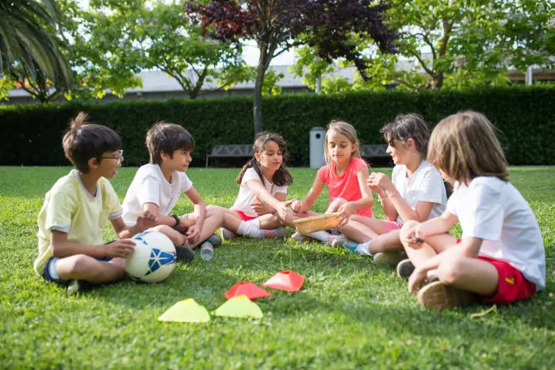 Asterisco per non indicare genere dei bimbi: scoppia il caos a Grosseto 