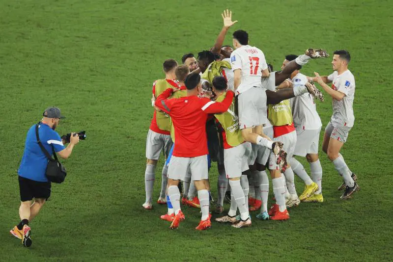 Cuore Svizzera agli ottavi di finale, 3-2 e Serbia eliminata