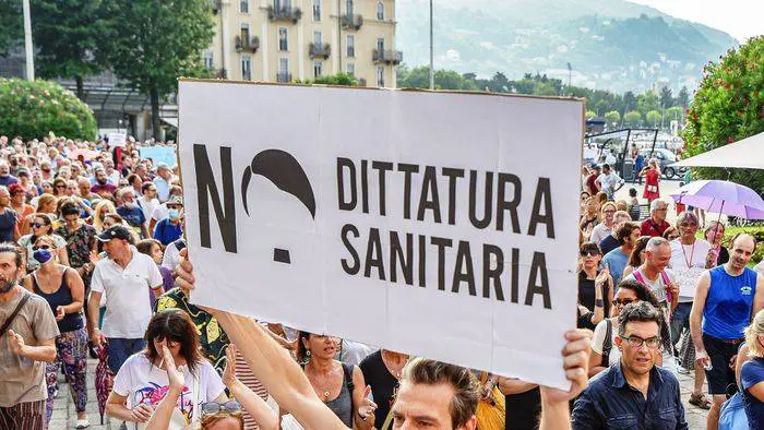 Tornano i No Vax: "Complotto della Cia"