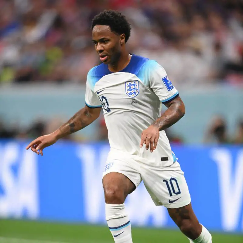 "Sterling deve tornare in Inghilterra". Cos'è successo al calciatore