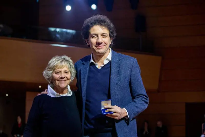 Ambrogini, festa e polemiche. Cappato lo dedica a dj Fabo