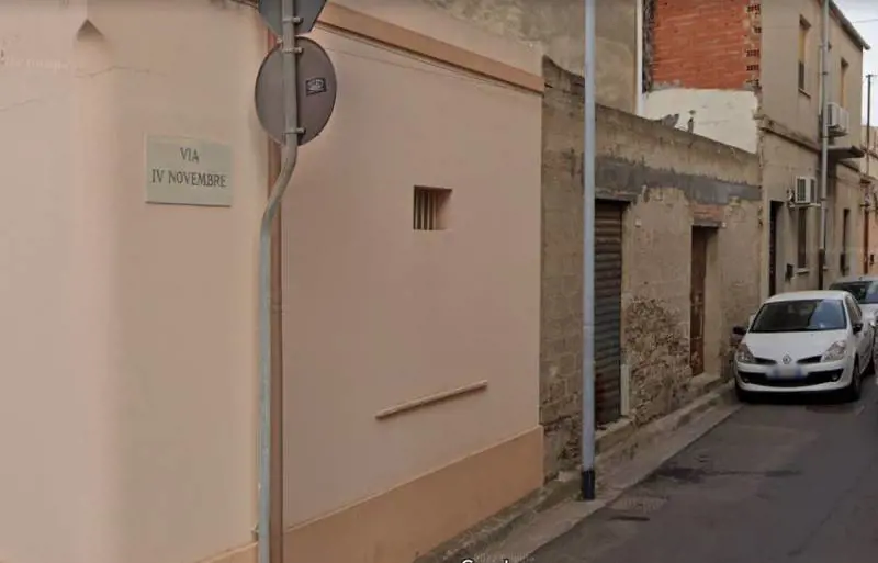 Basta "via IV novembre" o "via Garibaldi". Cosa succede alle strade