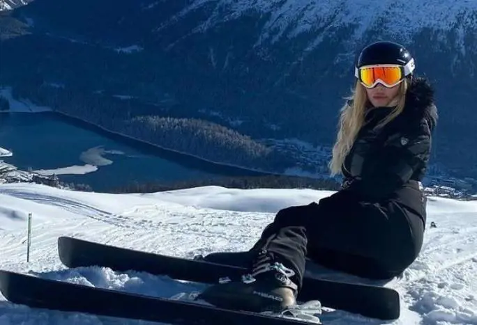 Ilary Blasi fa sul serio: fuga romantica sulla neve col nuovo fidanzato