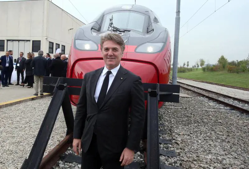 "Avanti con le liberalizzazioni: tutti i servizi vadano ai privati". "La manovra? Di più non si poteva. Il governo andrà giudicato dal 2023 in poi. Subito il Ponte sullo Stretto"