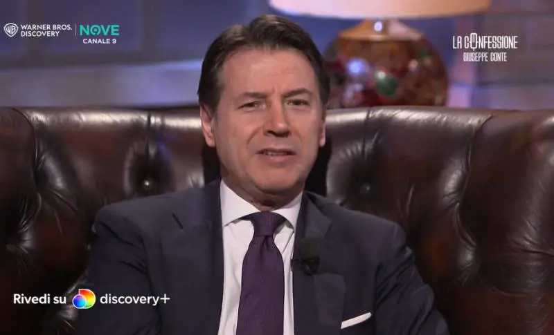 "Sta sulle balle agli italiani". Conte choc: insulti contro Renzi 