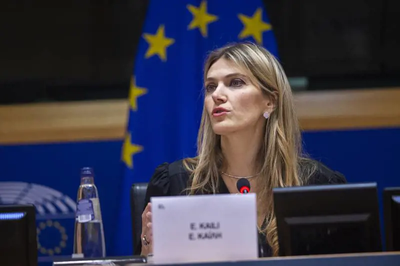 "Prendi i biberon...". Così Eva Kaili cercò di fare sparire le prove