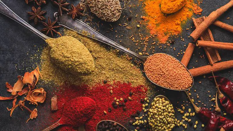 Spezie: sapore in cucina e tanti benefici per la salute