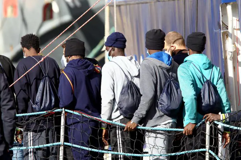 Le carte incastrano l'ex disobbediente Casarini. Migranti "trasferiti" grazie a un lauto compenso