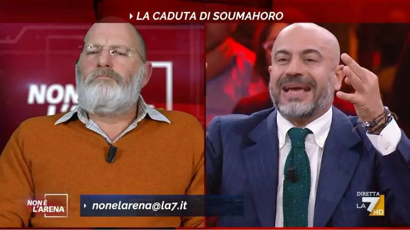 "Caccia su Soumahoro", "Non faccia la predica". In studio scoppia la lite