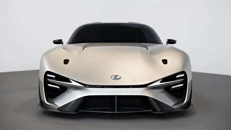 Auto elettrica ma con cambio manuale, così Lexus guarda al futuro