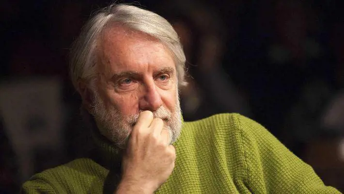 "Non fate l'errore di copiare gli uomini". Paolo Crepet parla alle donne