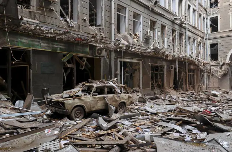 Morire di cuore sotto le bombe, lo strazio della guerra non è mai cambiato