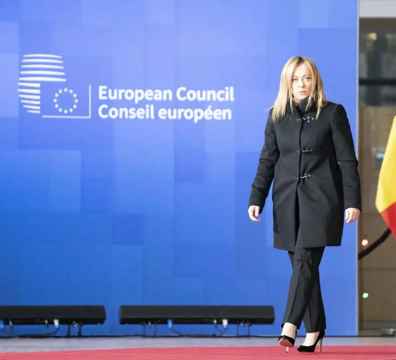Ue, scontro sui migranti. Meloni: "Serve un segnale politico"