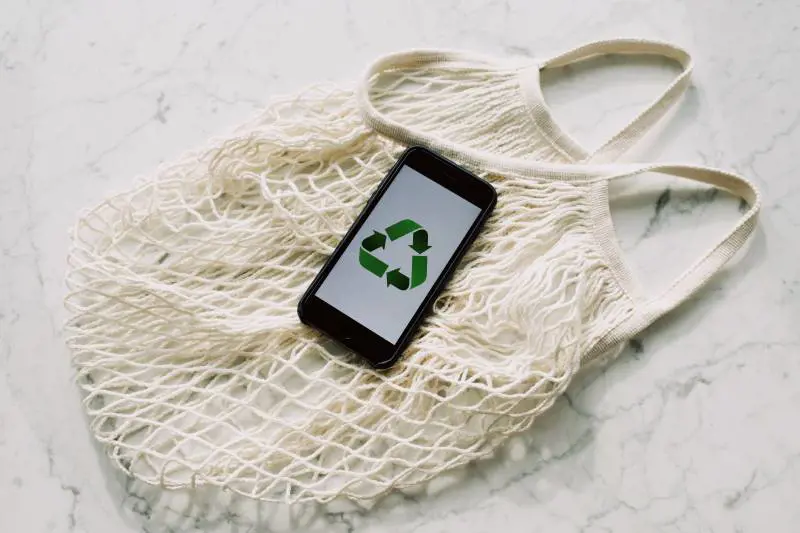 Differenza tra upcycling e recycling: ne parliamo con un esperto del settore