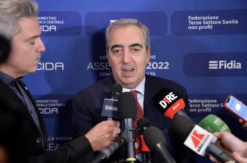 È scontro sul partito unico. Gasparri a Fdi "Serve umiltà"