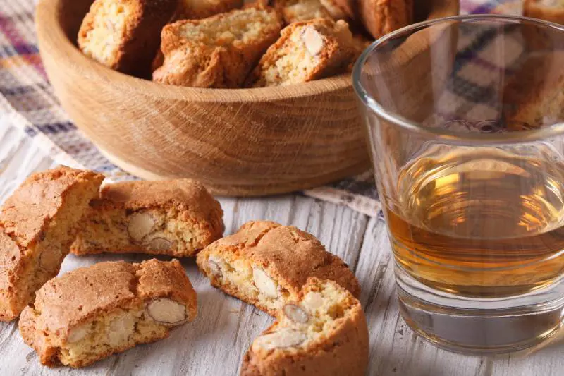 Natale toscano perfetto? Cantuccini e vin santo