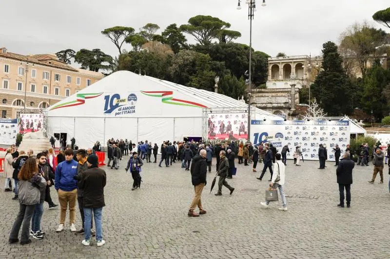 FdI "si prende" piazza del Popolo