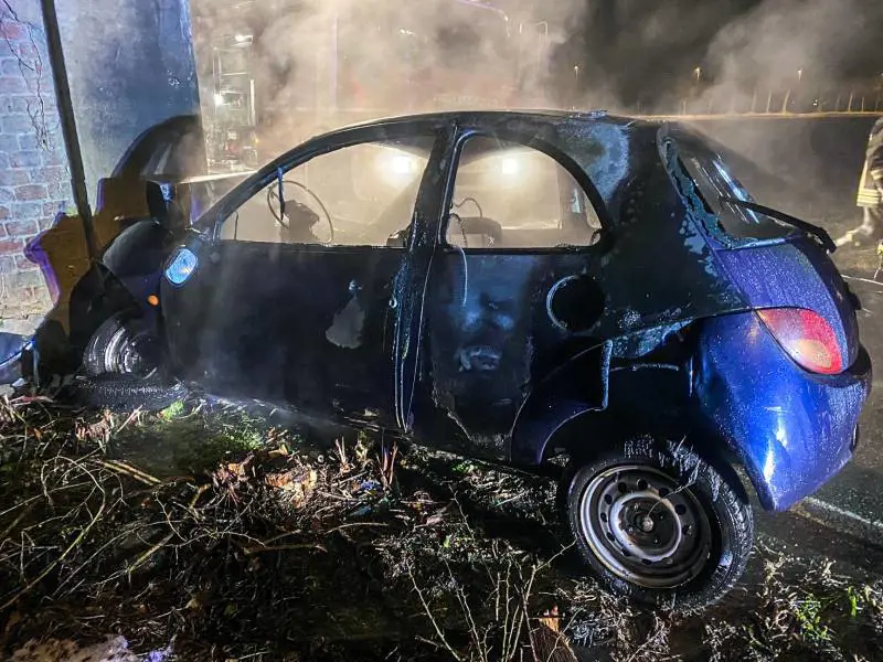 Notte fonda, senza patente, incidente choc: 18enne muore carbonizzato