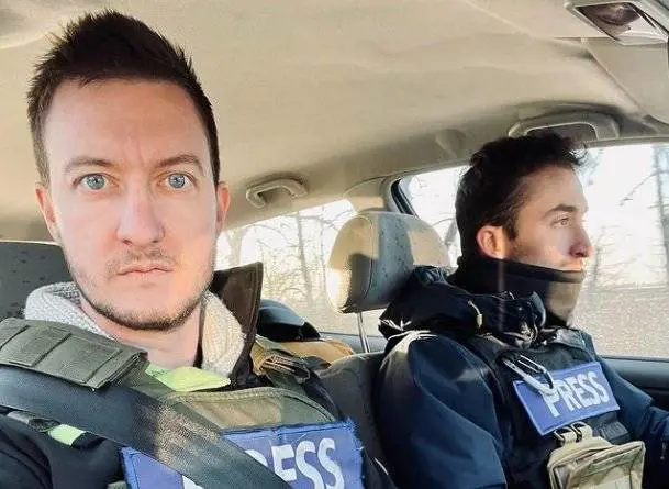 Due giornalisti italiani colpiti dai russi. "Vivi per miracolo, attacco intenzionale"