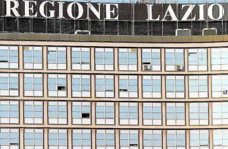 Rifiuti e liste d'attesa ospedali, lo scontro per le Regionali si accende