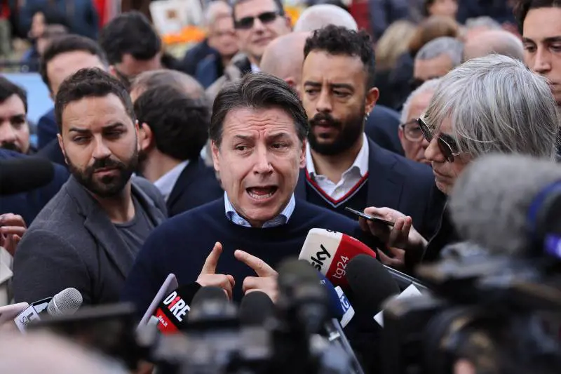 Le favole di Conte sul Reddito