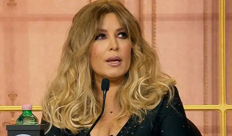 Lucarelli e quel gelido cinismo nell’autoassoluzione per sé e il compagno