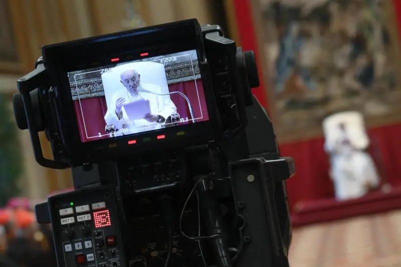 "Chi ha il potere faccia tacere le armi". Il pensiero del Papa nel giorno di Natale