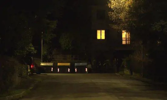 Ex carabiniere si barrica in casa, è armato