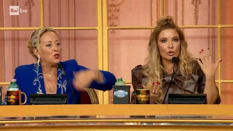 "Mi ha sempre sofferto". Selvaggia Lucarelli contro Carolyn Smith