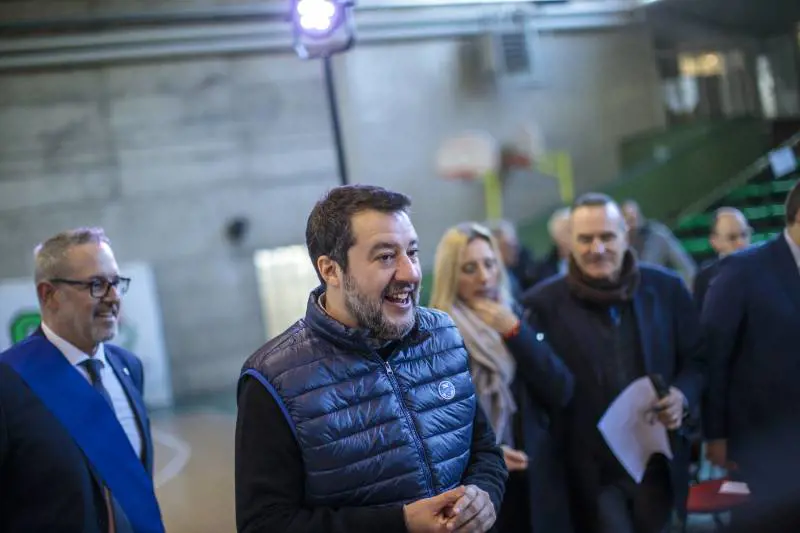 "Il rapinatore di mio figlio era stato arrestato due mesi fa". La denuncia di Salvini
