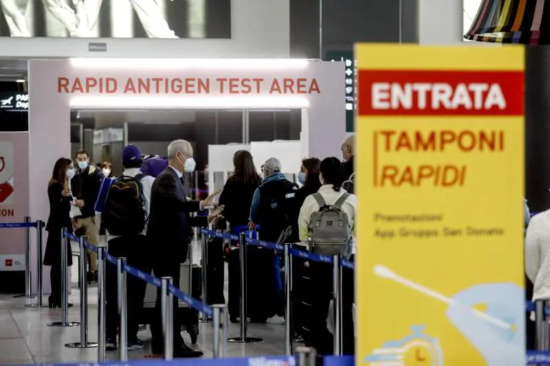 "Tutelare gli italiani". Scattano i tamponi obbligatori per chi arriva dalla Cina