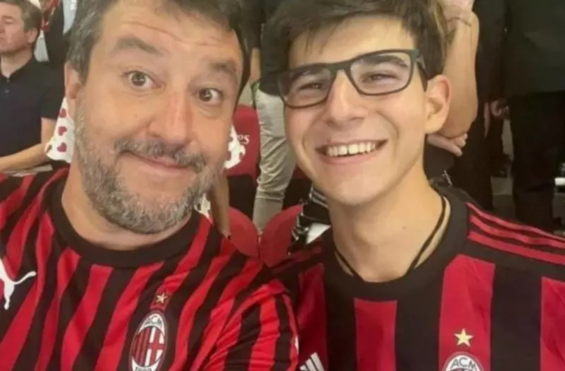 "Giustizia è fatta". Ondata d'odio sul figlio di Salvini rapinato
