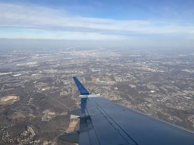 Voli cancellati e motori rotti: Natale in aereo (e non è un cinepanettone)