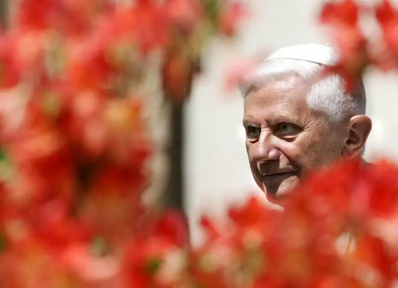 "Schermato contro Satana": le parole dell'esorcista su Benedetto XVI