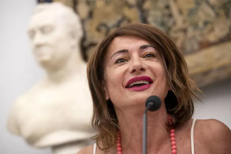 "Arisa smetta di fare la vittima". Luxuria sostiene la censura Lgbt